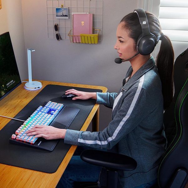 Навушники з мікрофоном Razer Barracuda X 2022 Roblox Edition (RZ04-04430400-R3M1) 6578 фото